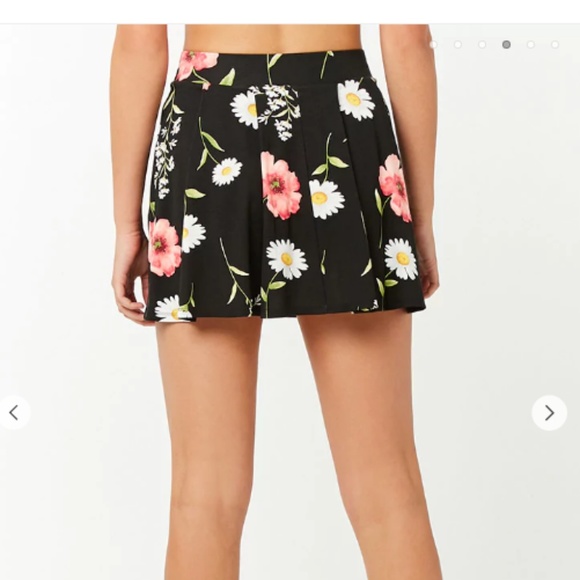 Floral Mini Skirt Like New - Picture 2 of 2